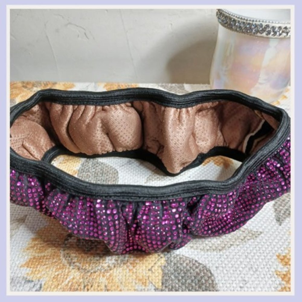 💖✨🚗 Dark Pink Bling Steering Wheel Cover – Crystal Velvet Anti-Slip Cover - Picture 2 of 5
